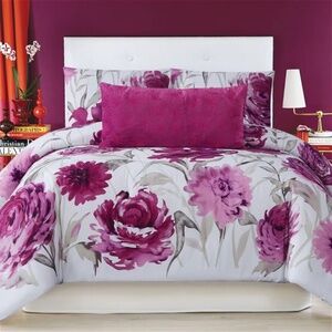 NWT NEVER OPENED Queen Christian Siriano Remy Floral Comforter and 2 Sham Set